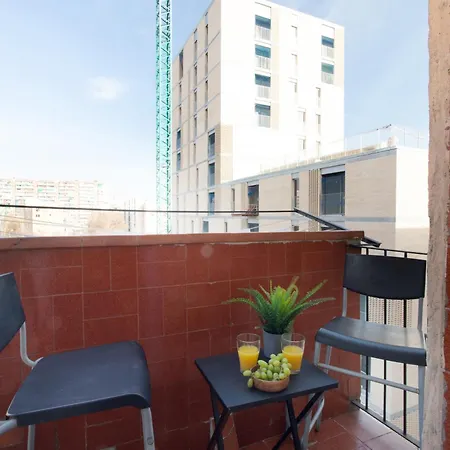 Sunny Two-bedrooms Apartman