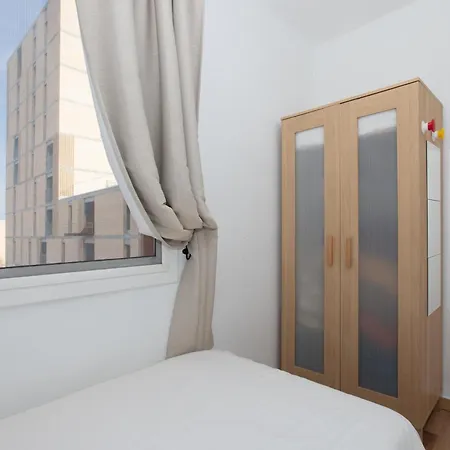 Sunny Two-bedrooms Apartment *